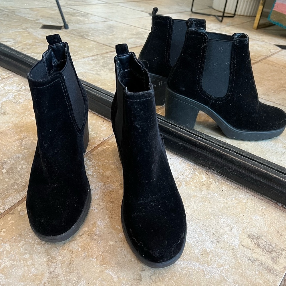 Boohoo Velvet Black Booties Size 38